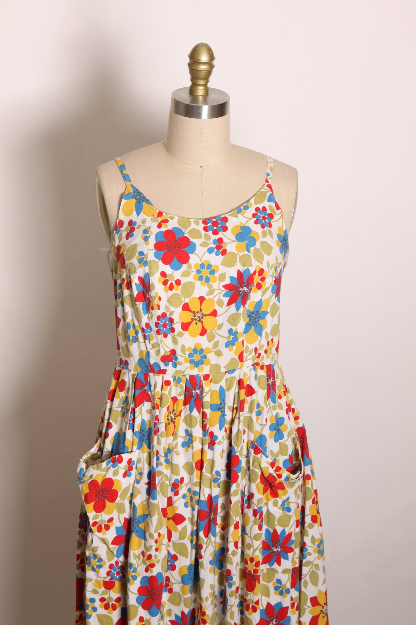 Late 1950s Early 1960s White, Red, Blue and Yellow Floral Flower Power Pocketed Dress -XS