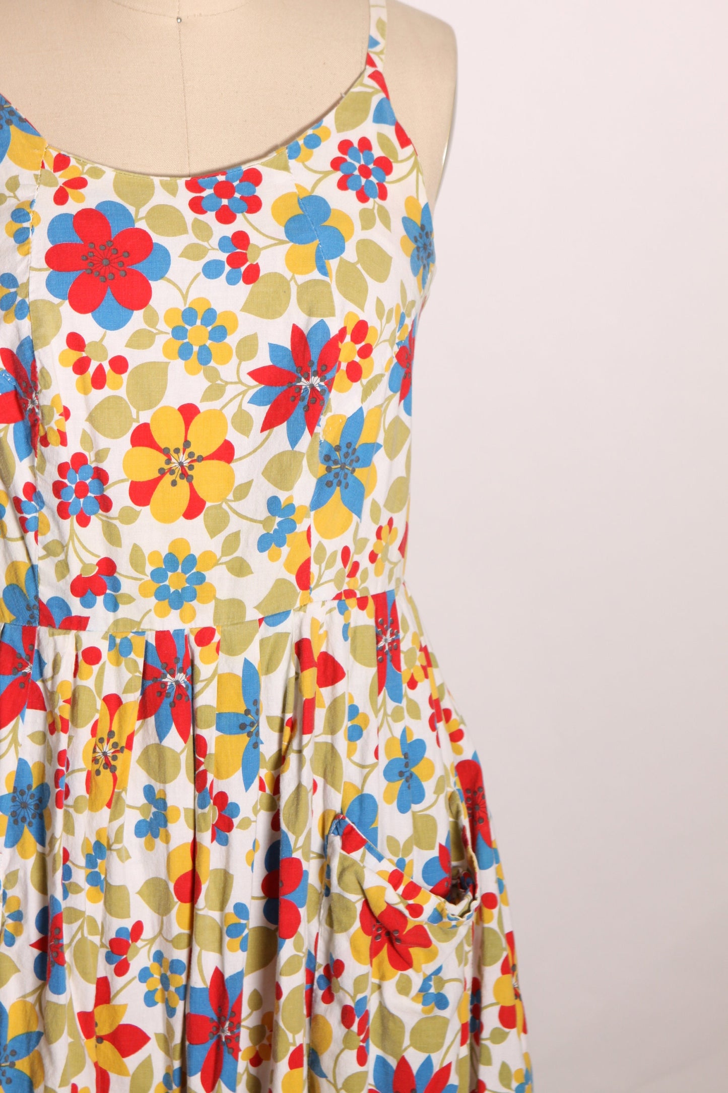 Late 1950s Early 1960s White, Red, Blue and Yellow Floral Flower Power Pocketed Dress -XS