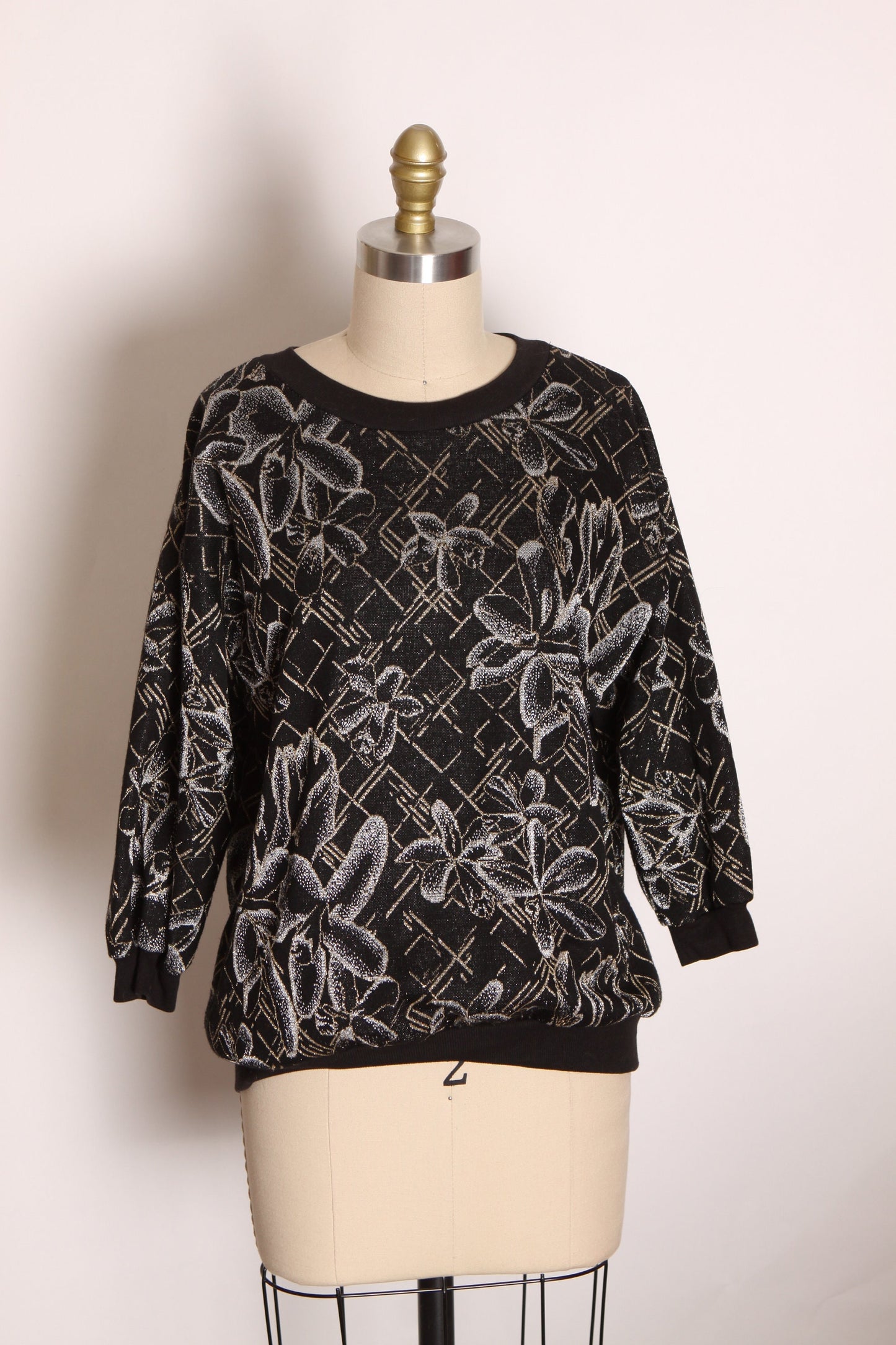 1980s Black, Silver and Gold Metallic Lurex Floral Flower Print Bracelet Sleeve Pullover Sweatshirt Blouse by Vicki Wayne’s -M