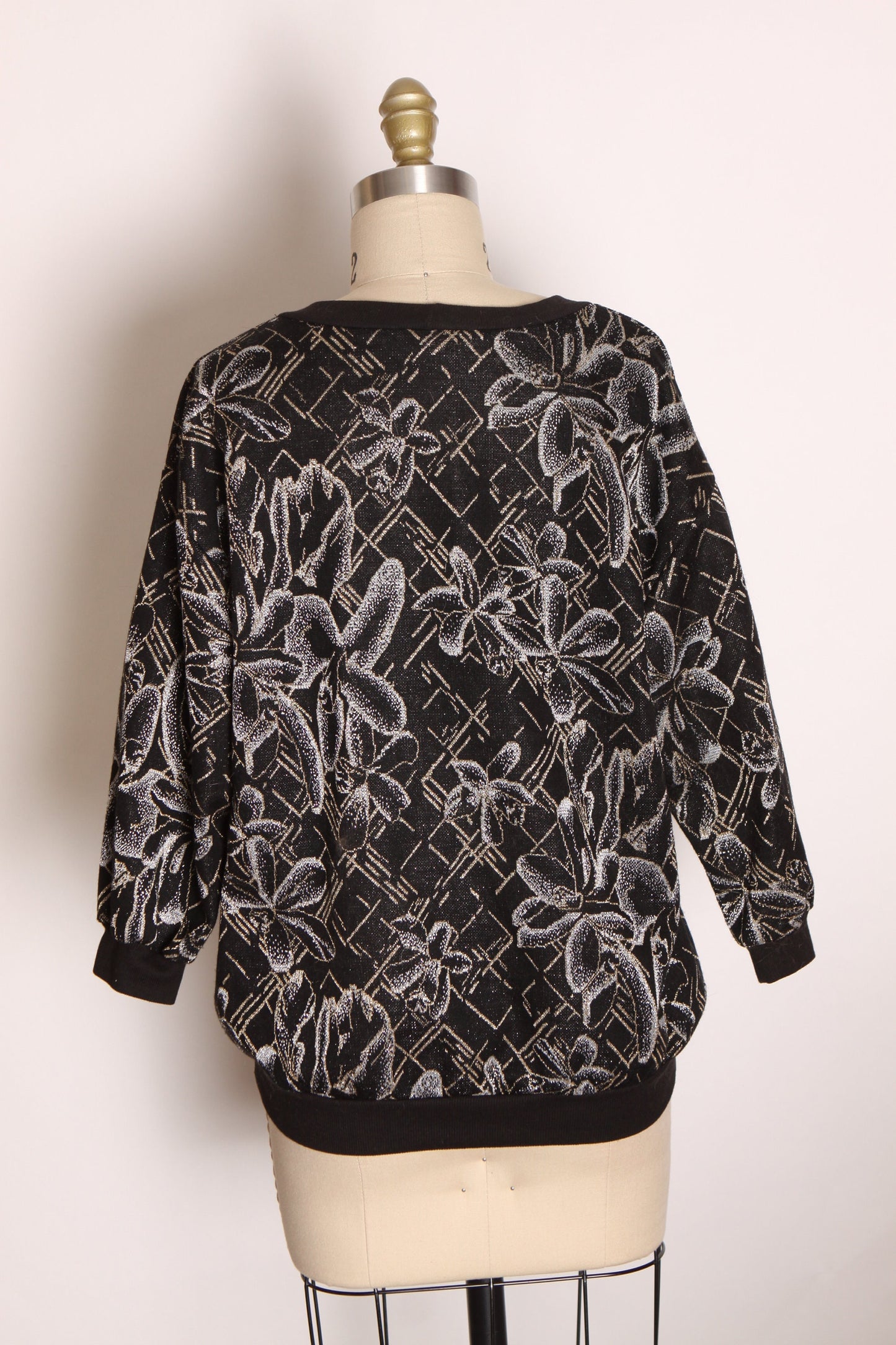 1980s Black, Silver and Gold Metallic Lurex Floral Flower Print Bracelet Sleeve Pullover Sweatshirt Blouse by Vicki Wayne’s -M