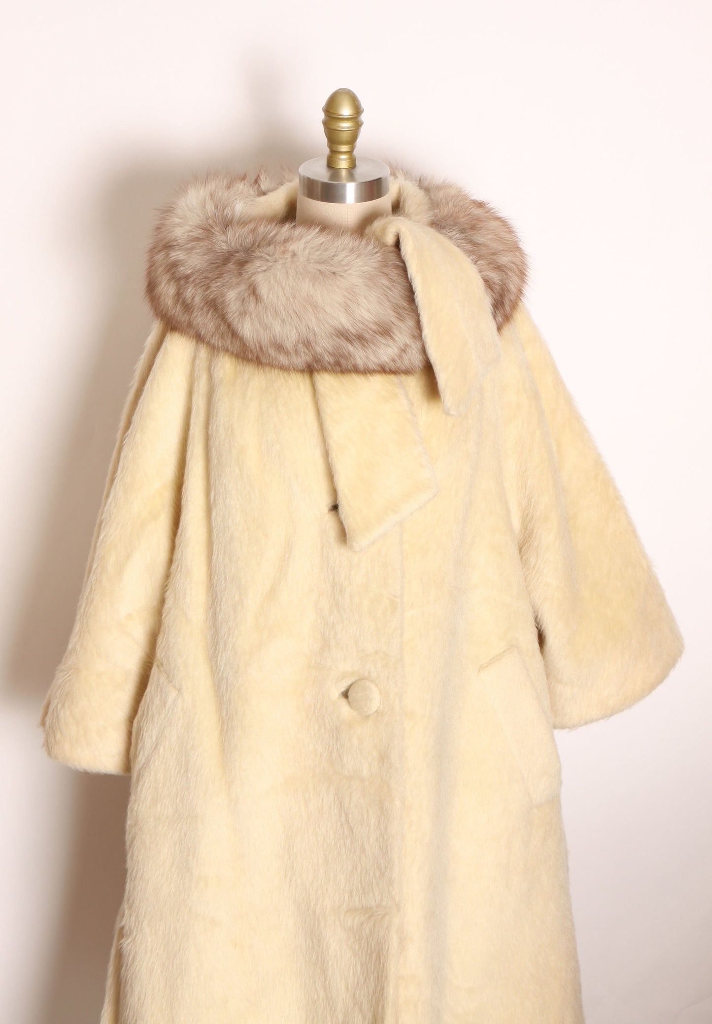 1950s 1960s Cream Off White Fuzzy Mohair Gray and White Fox Fur Collar Scarf Wrap Swing Coat by Lilli Ann -XL