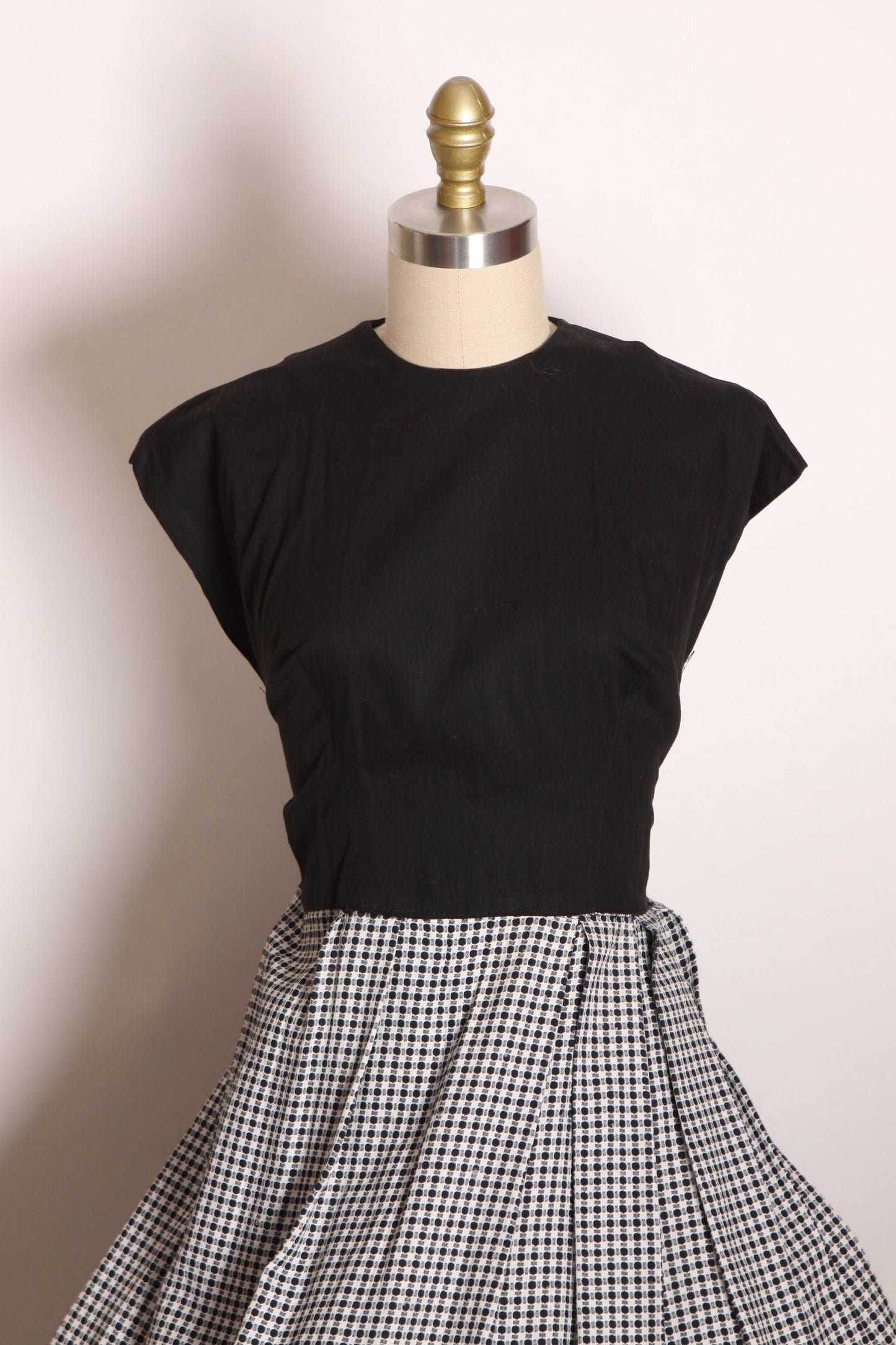 1950s Black and White Short Sleeve Gingham Dress with Matching Button Up Half Sleeve Cropped Jacket Outfit -M