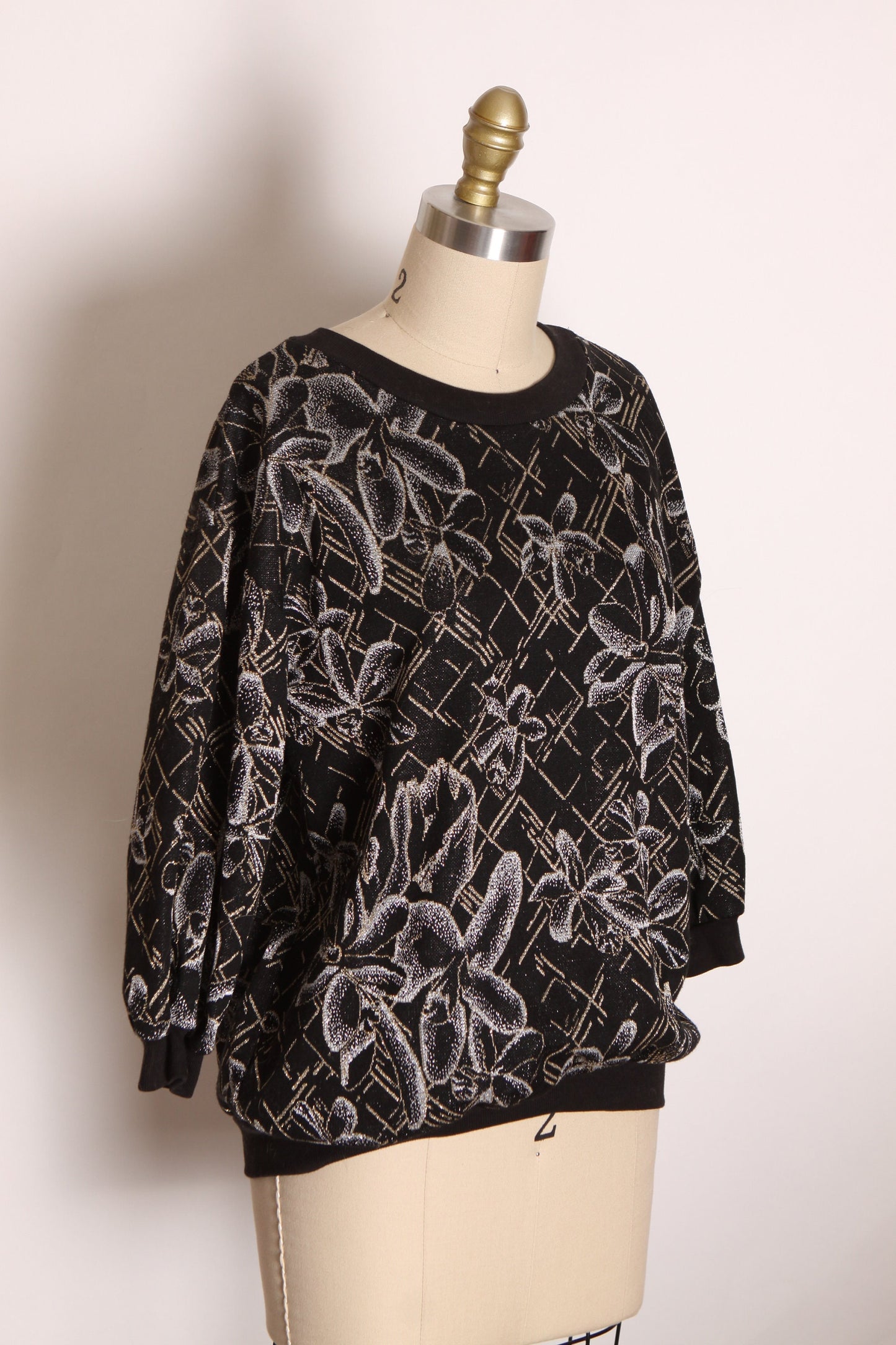 1980s Black, Silver and Gold Metallic Lurex Floral Flower Print Bracelet Sleeve Pullover Sweatshirt Blouse by Vicki Wayne’s -M