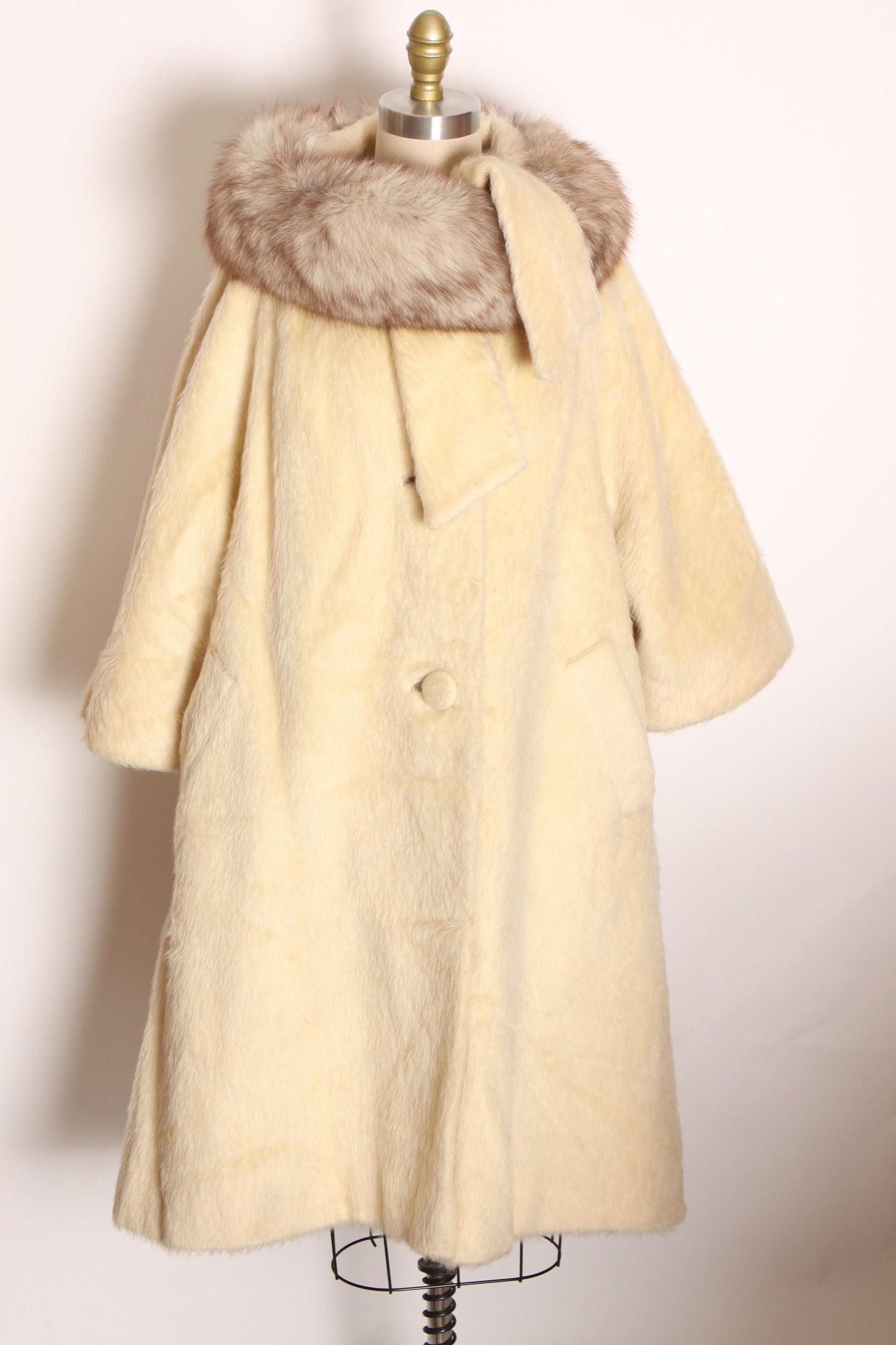 1950s 1960s Cream Off White Fuzzy Mohair Gray and White Fox Fur Collar Scarf Wrap Swing Coat by Lilli Ann -XL