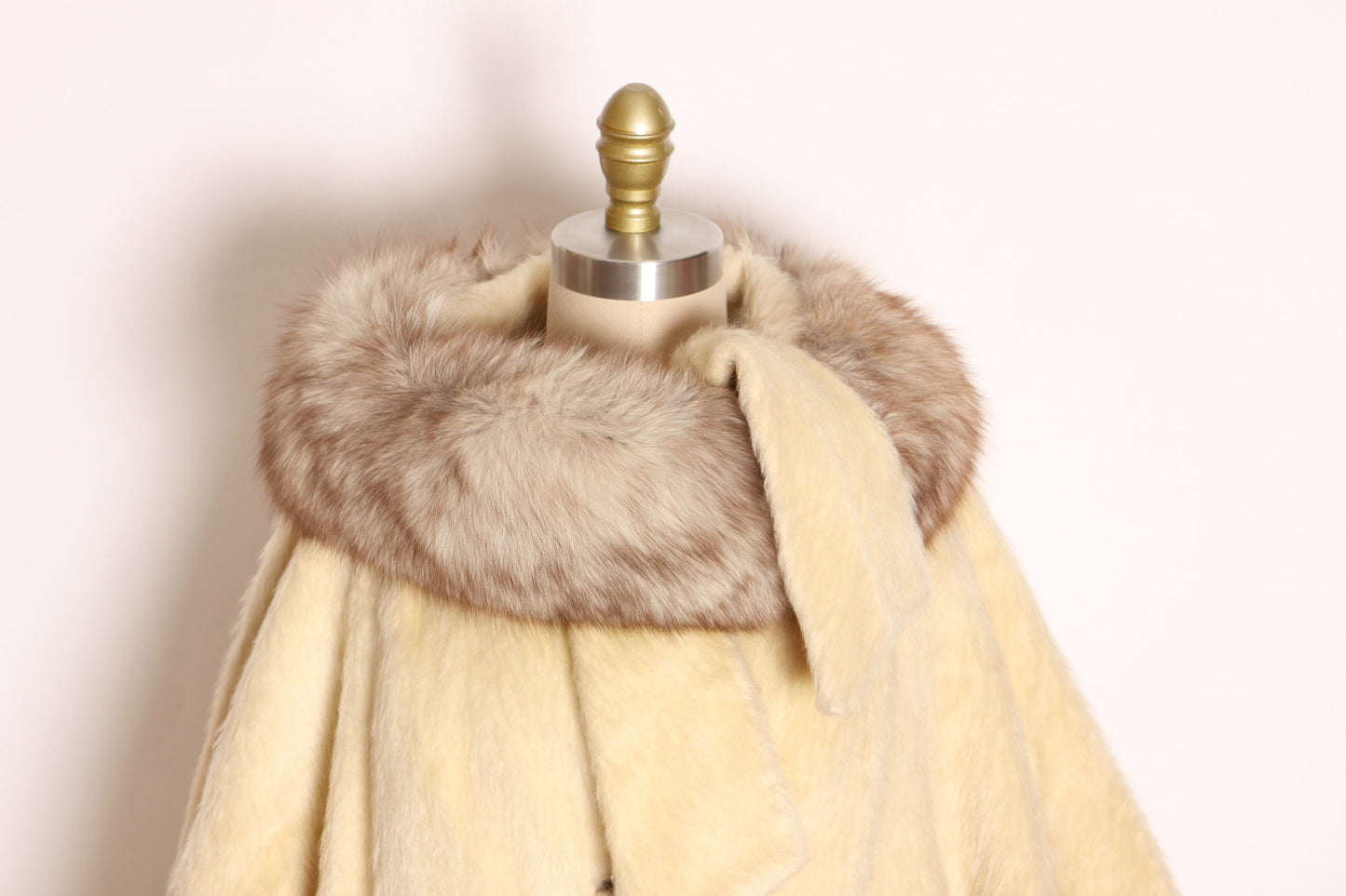 1950s 1960s Cream Off White Fuzzy Mohair Gray and White Fox Fur Collar Scarf Wrap Swing Coat by Lilli Ann -XL