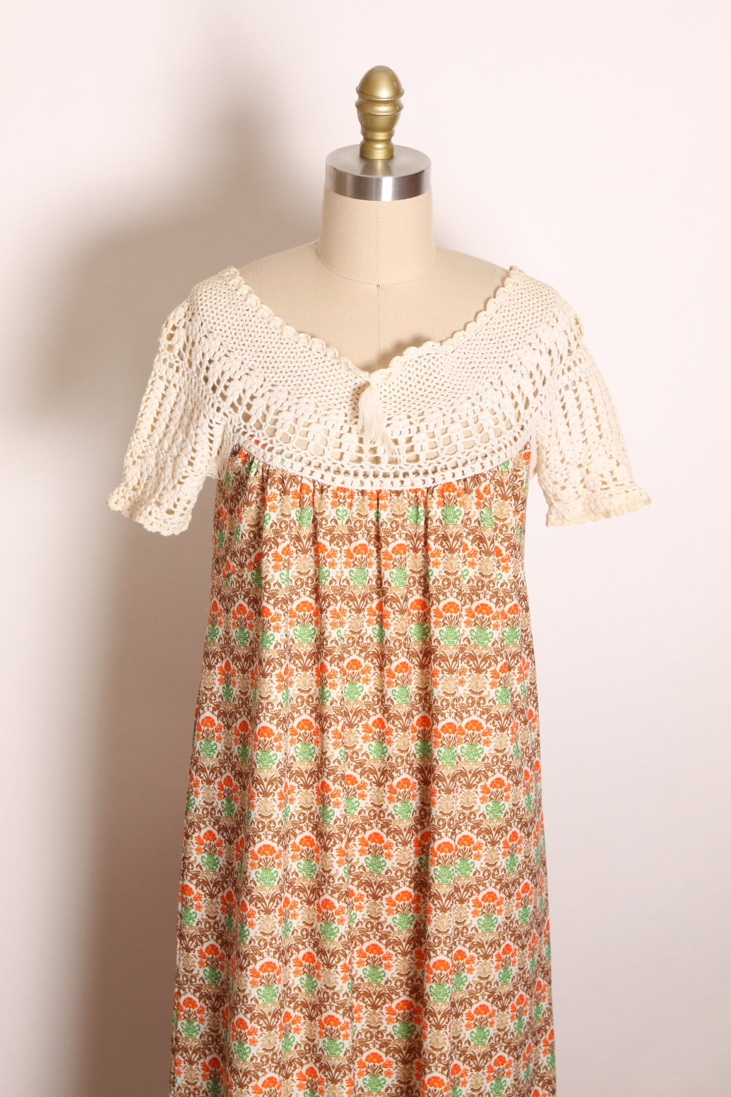 1970s Orange, Brown and Green Macrame Crochet Short Sleeve Floral Flower Pot Muu Muu Dress -XL