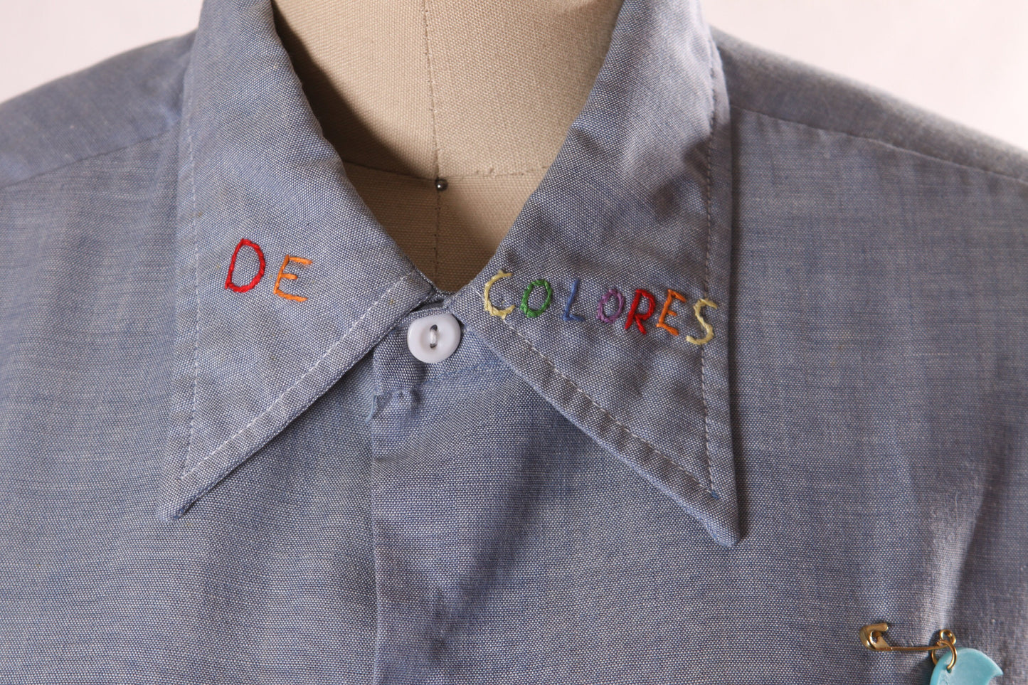 1970s Denim Chambray Long Sleeve Rainbow Striped Trim Embroidered Novelty Rooster Mens Button Down Shirt by JCPenney Big Mac -XL