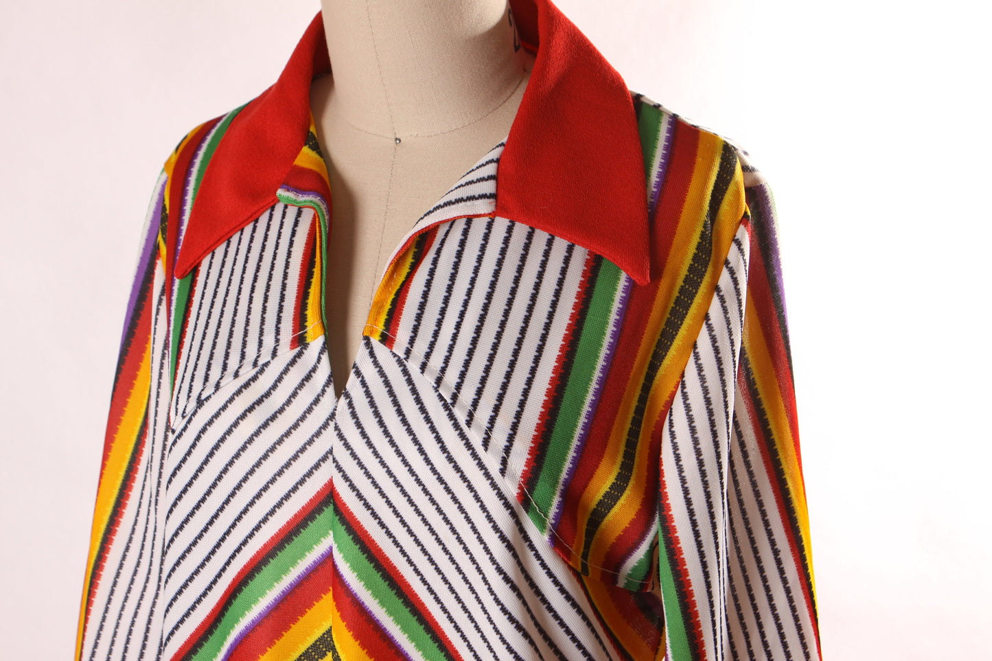 1970s White and Multi-Colored Rainbow Stripe Serape Look 3/4 Length Sleeve Pullover Blouse -L