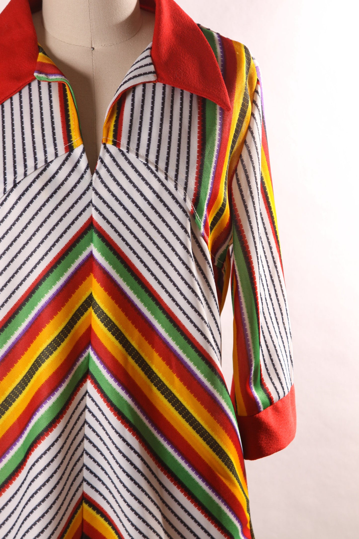 1970s White and Multi-Colored Rainbow Stripe Serape Look 3/4 Length Sleeve Pullover Blouse -L