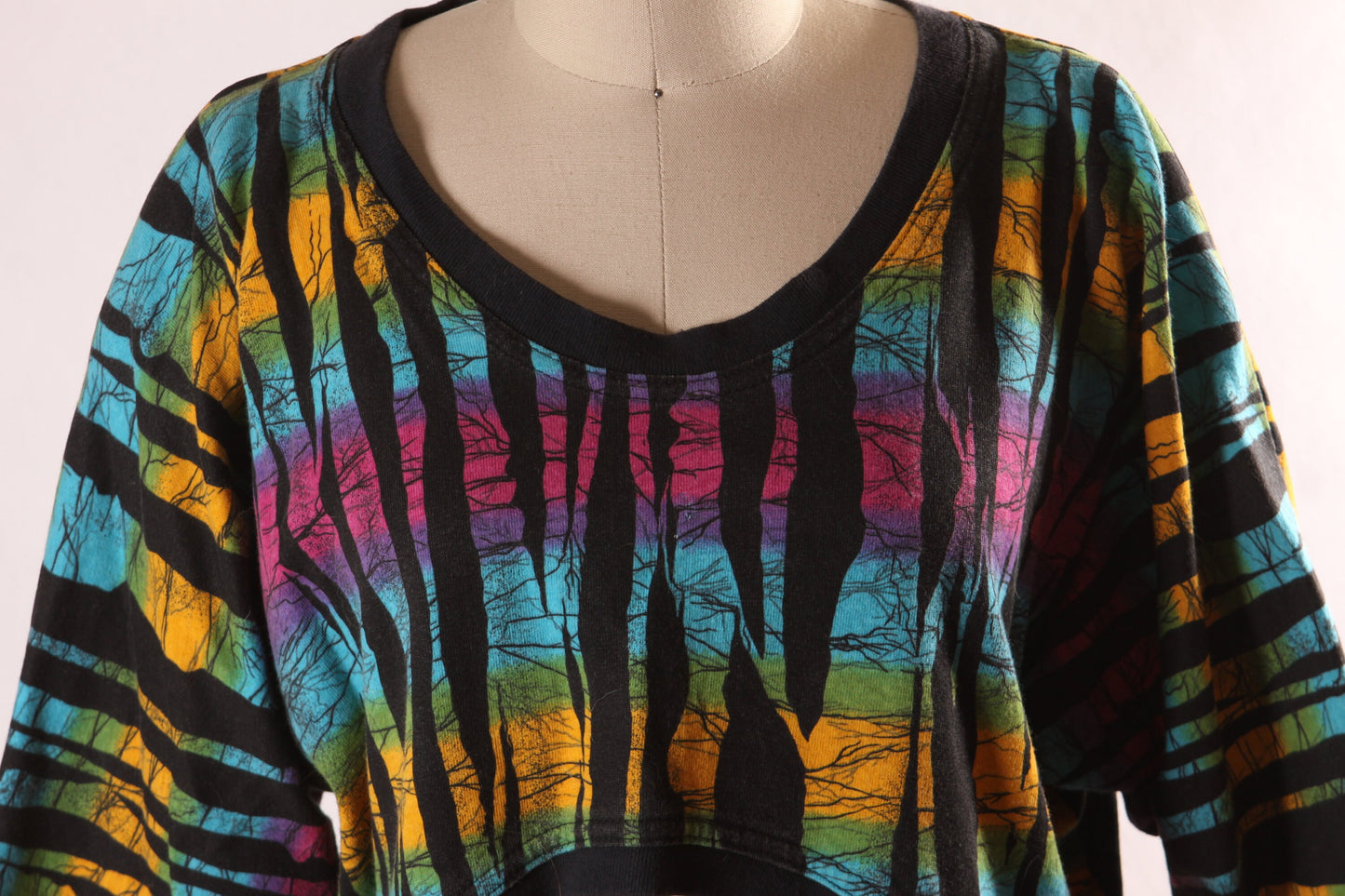 1980s Black and Rainbow Tiger Animal Print Bracelet Sleeve Cropped Pullover Sweatshirt by Contempo Casuals