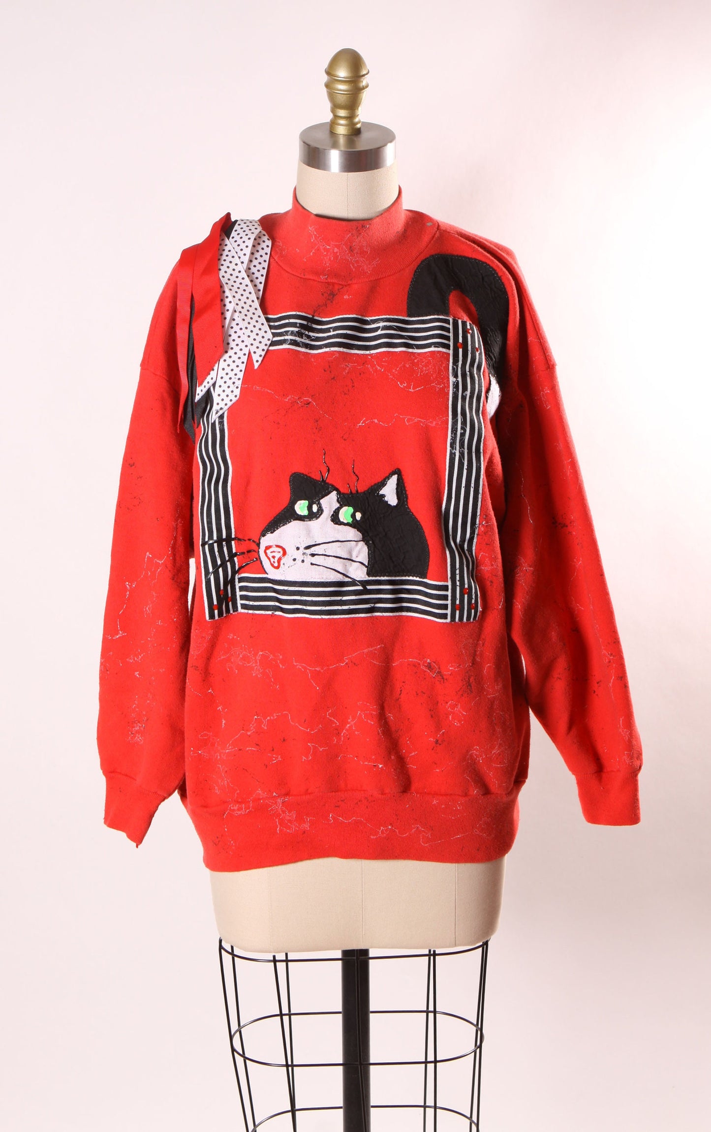 1980s Red, Black and White Novelty Cat Ribbon Detail Paint Splattrr Long Sleeve Pullover Sweatahirt by Sunbelt