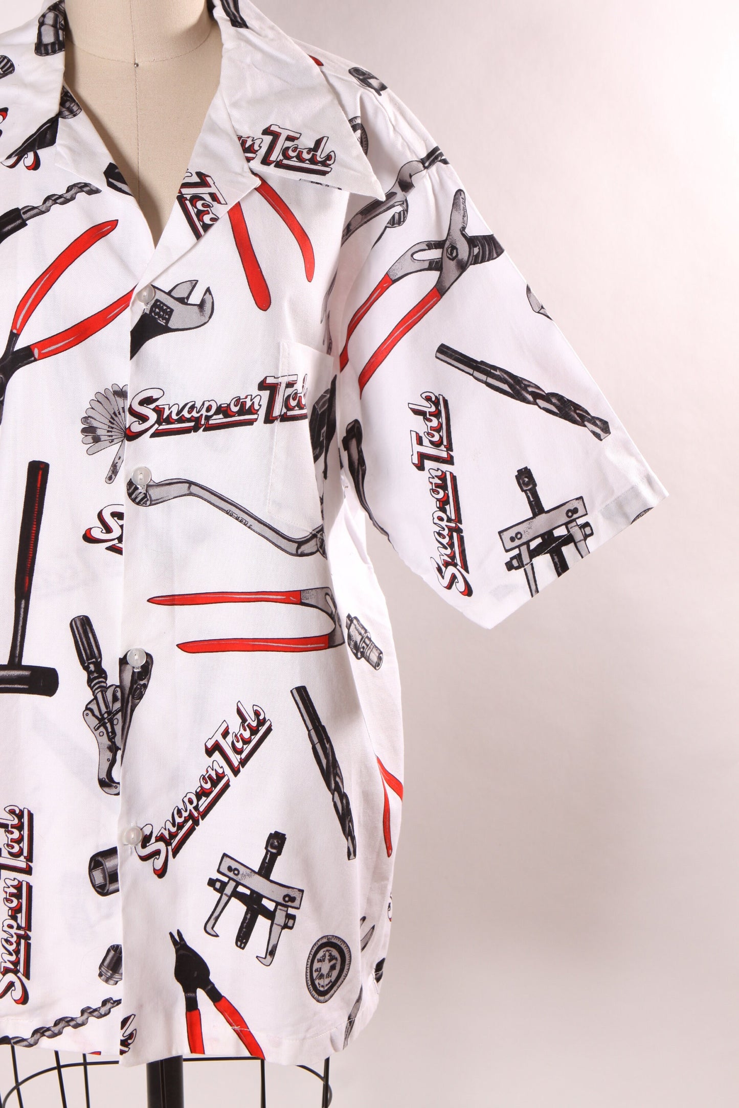 1960s Novelty White, Red and Black Short Sleeve Button Up Snap-On Tools Mechanic Tools Print Hawaiian Mens Shirt by Surf Line Hawaii