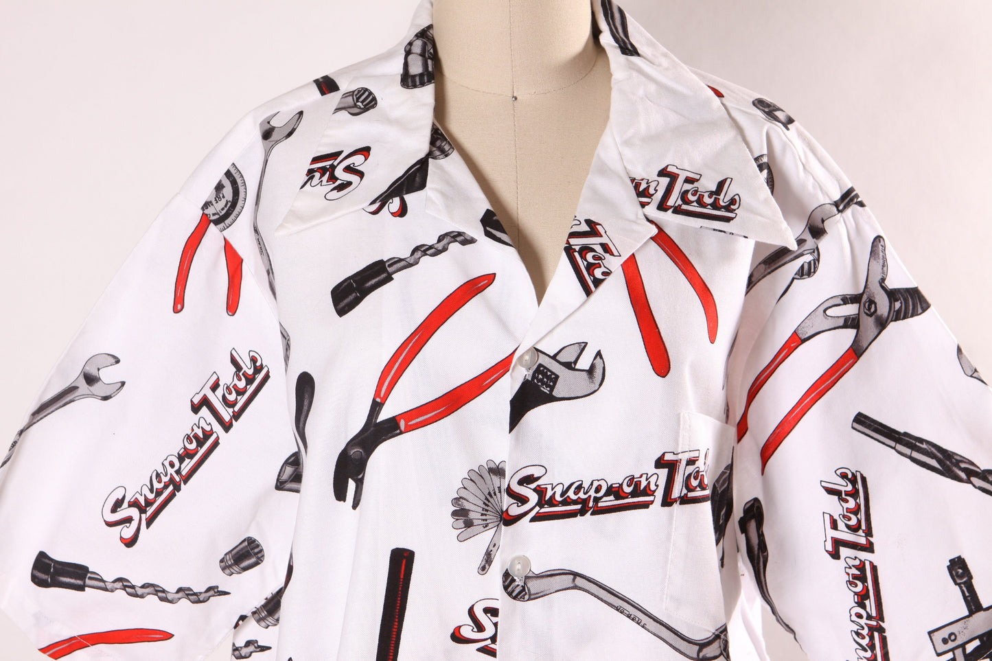 1960s Novelty White, Red and Black Short Sleeve Button Up Snap-On Tools Mechanic Tools Print Hawaiian Mens Shirt by Surf Line Hawaii