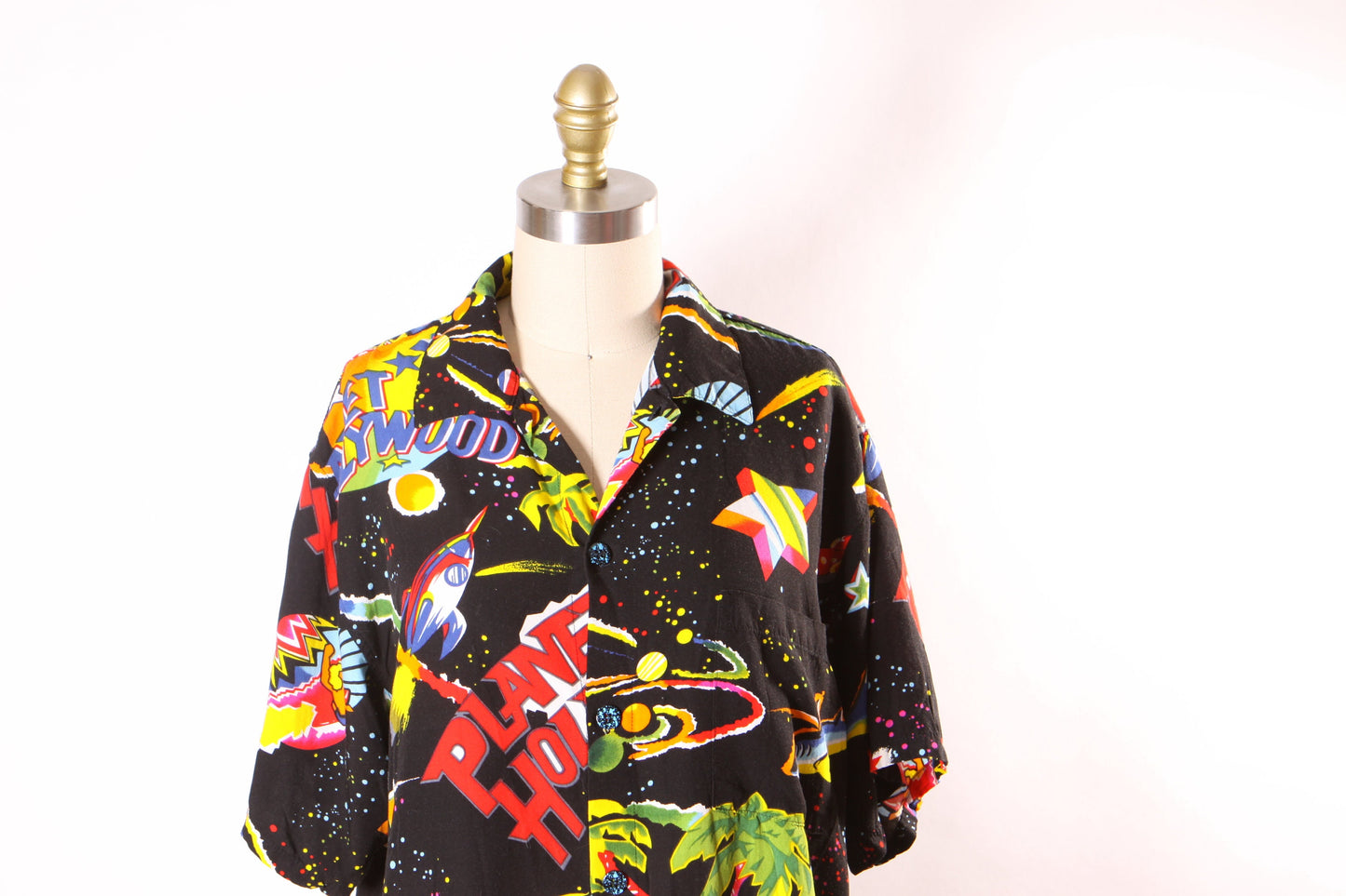 1990s Black, Red and Yellow Novelty Atomic Planet Hollywood Space Ship Short Sleeve Button Down Hawaiian Shirt by Planet Hollywood -S