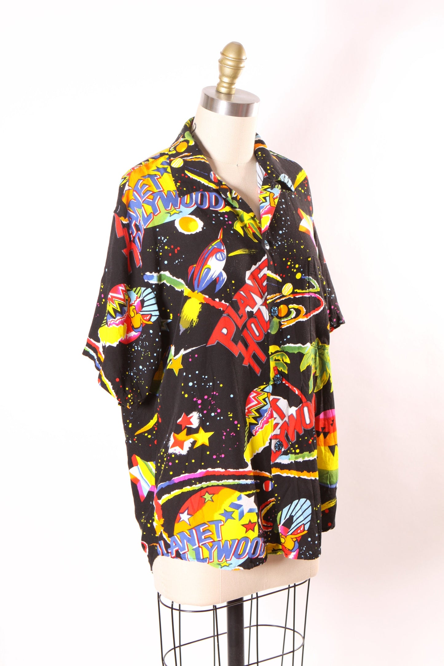 1990s Black, Red and Yellow Novelty Atomic Planet Hollywood Space Ship Short Sleeve Button Down Hawaiian Shirt by Planet Hollywood -S