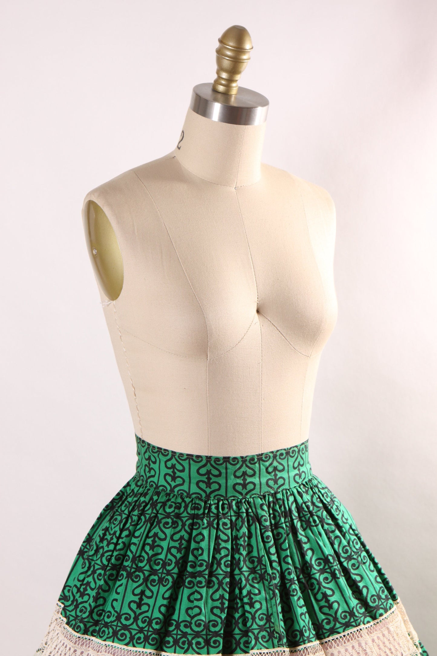 1940s Emerald Green, Black and White Lace Insert Abstract Swirl Fit and Flare Mexican Skirt -XS