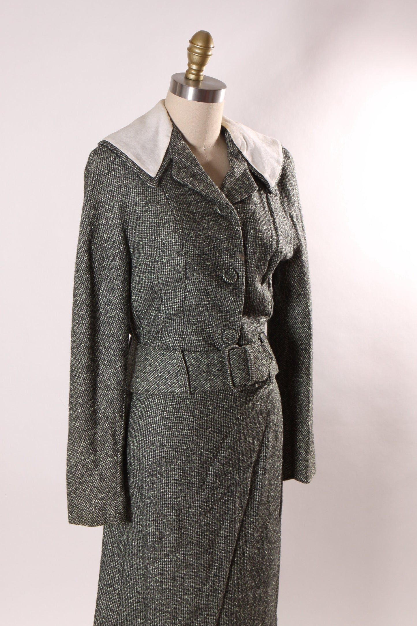 1940s Gray Green and White Flecked Tweed Long Sleeve Belted Jacket with Matching Wiggle Skirt Two Piece Skirt Suit by Winston -XS