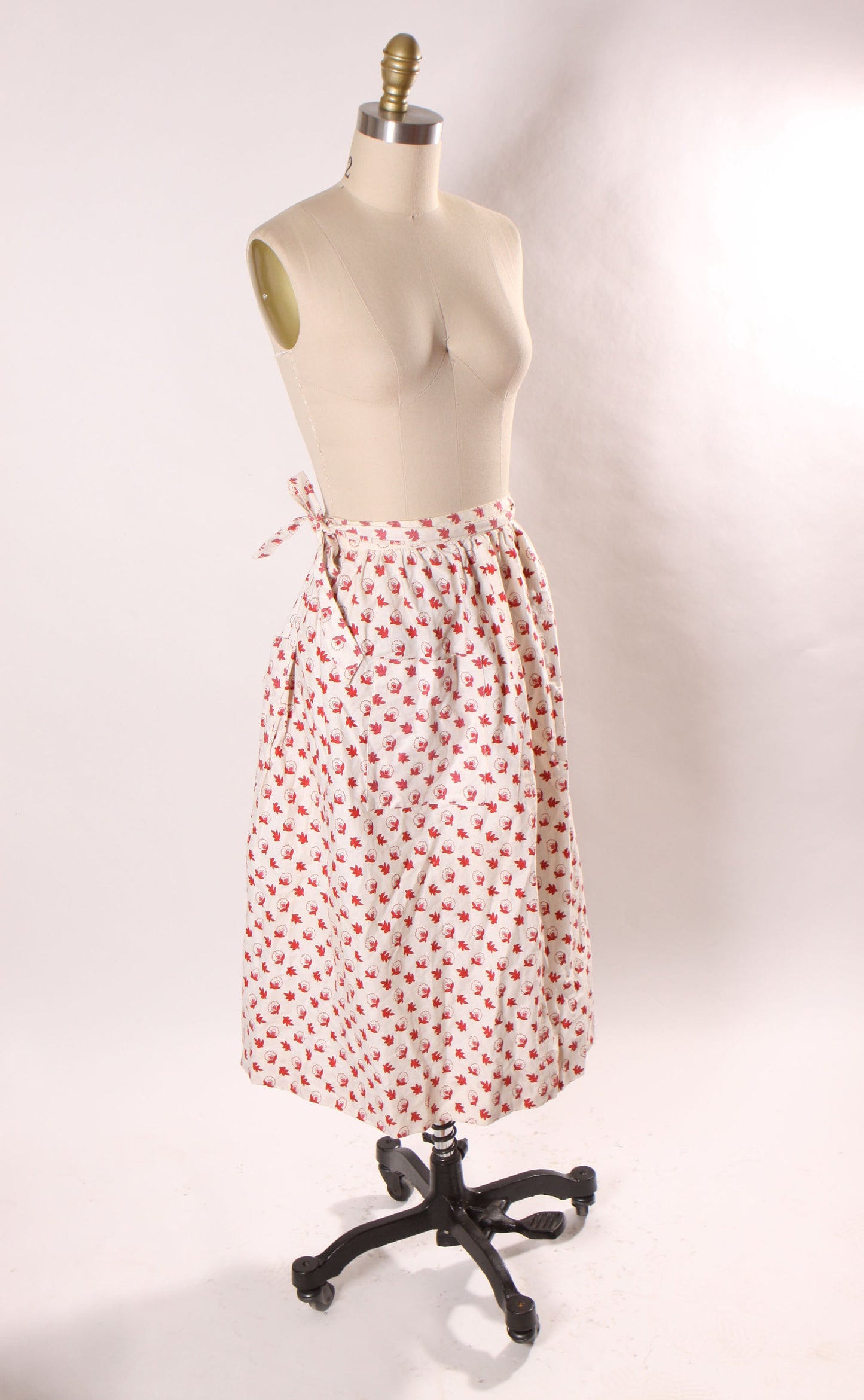 Late 1960s Early 1970s Red and White Novelty Floral Leaf Print Tie Wrap Skirt by Crazy Horse -XS