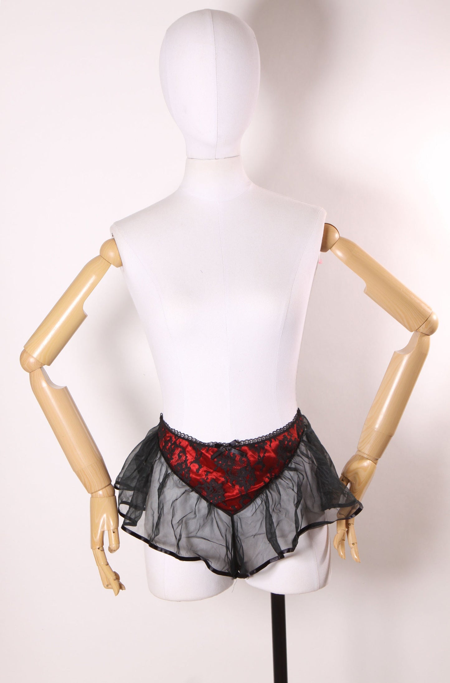 Late 1970s Early 1980s Black and Red Sheer Nylon Lace Detail Tap Pants Lingerie Panties -S