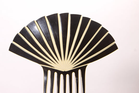 1930s Art Deco Black and Cream Celluloid Decorative Hair Comb