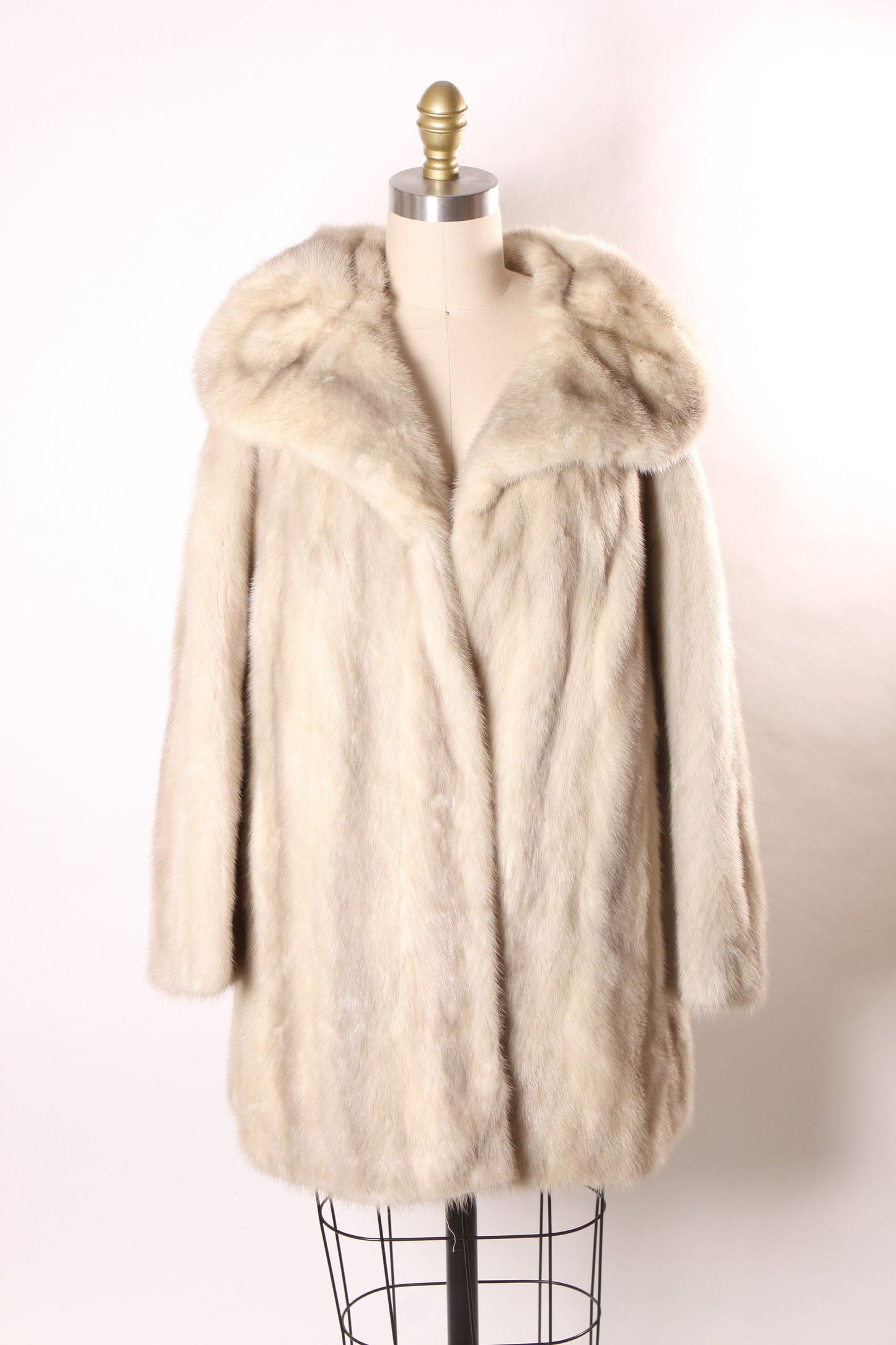 1950s 1960s Silver Mink Fur Hip Length Folded Collar Winter Coat by The Broadway -M-L