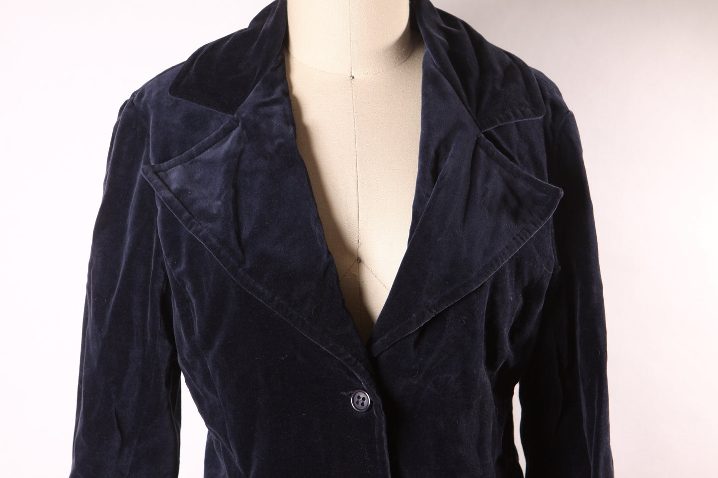 1970s Dark Navy Blue Velvet Long Sleeve Button Up Blazer Jacket by Ellen Tracy -M