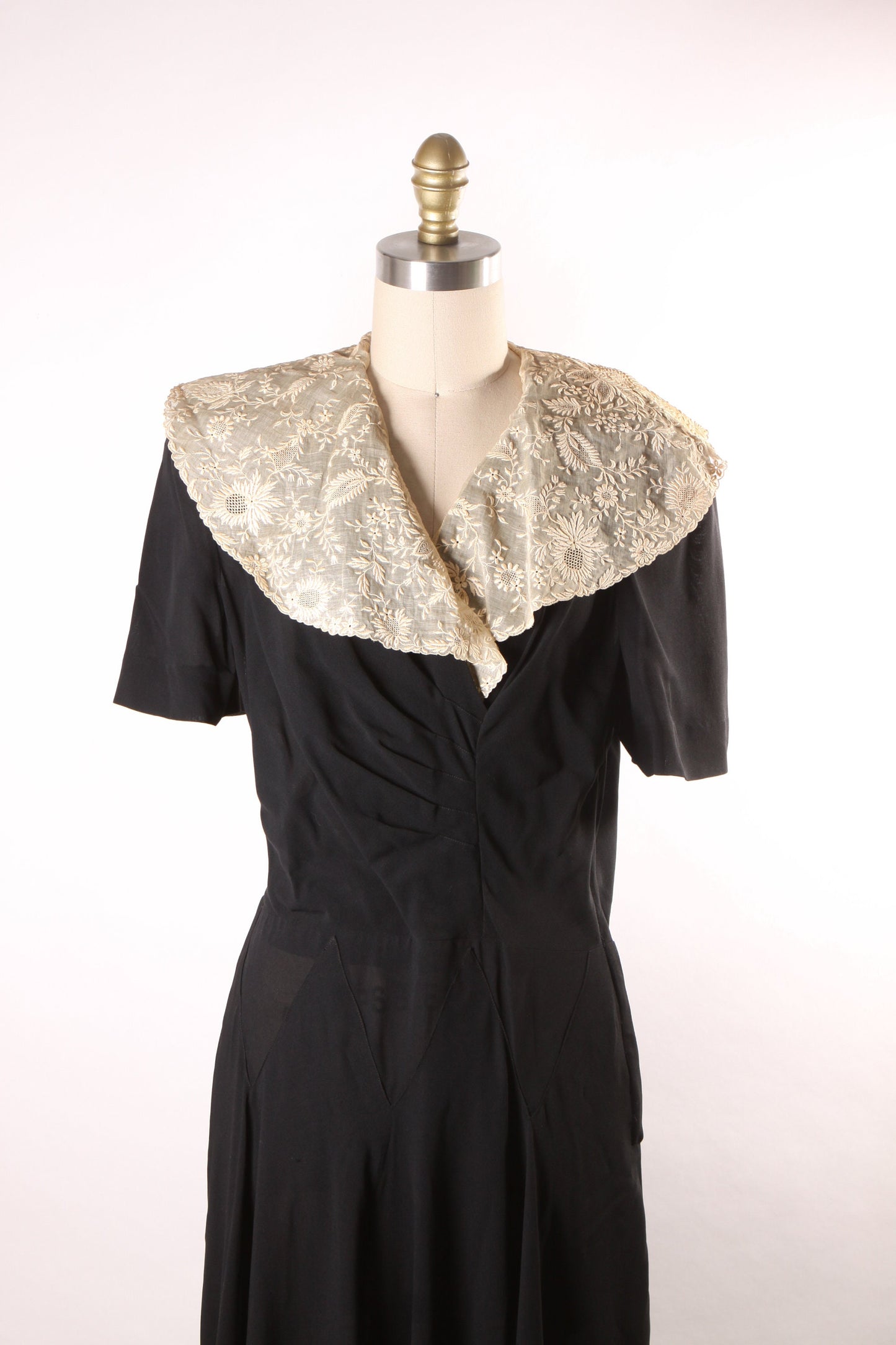 1940s Cream and Black Lace Wide Collar Short Sleeve Formal Dress by Eisenberg Originals -M