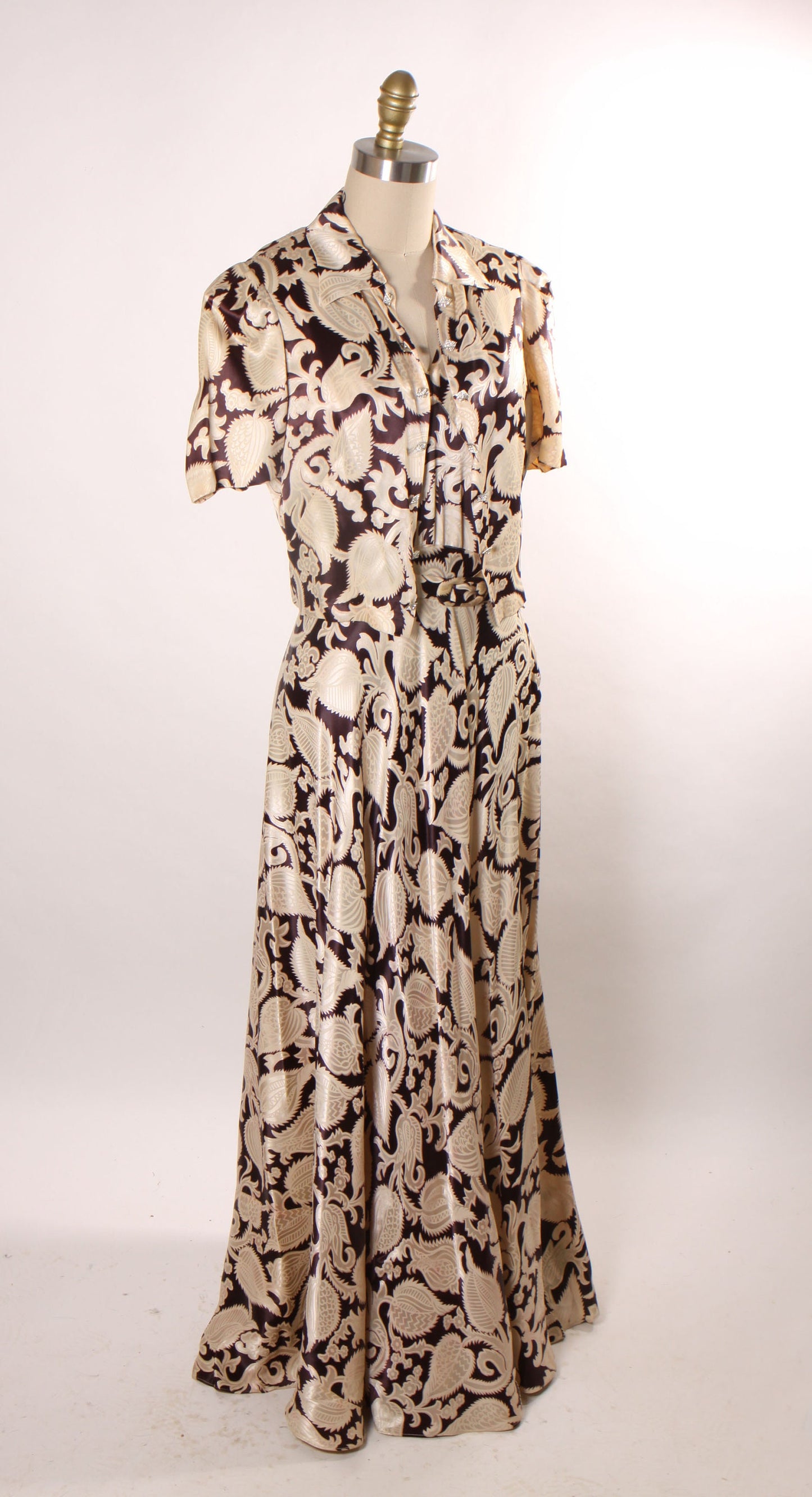 Late 1930s Early 1940s Brown and White Floral Foliage and Swirl Print Sleeveless Floor Length Formal Dress with Matching Cropped Jacket -M