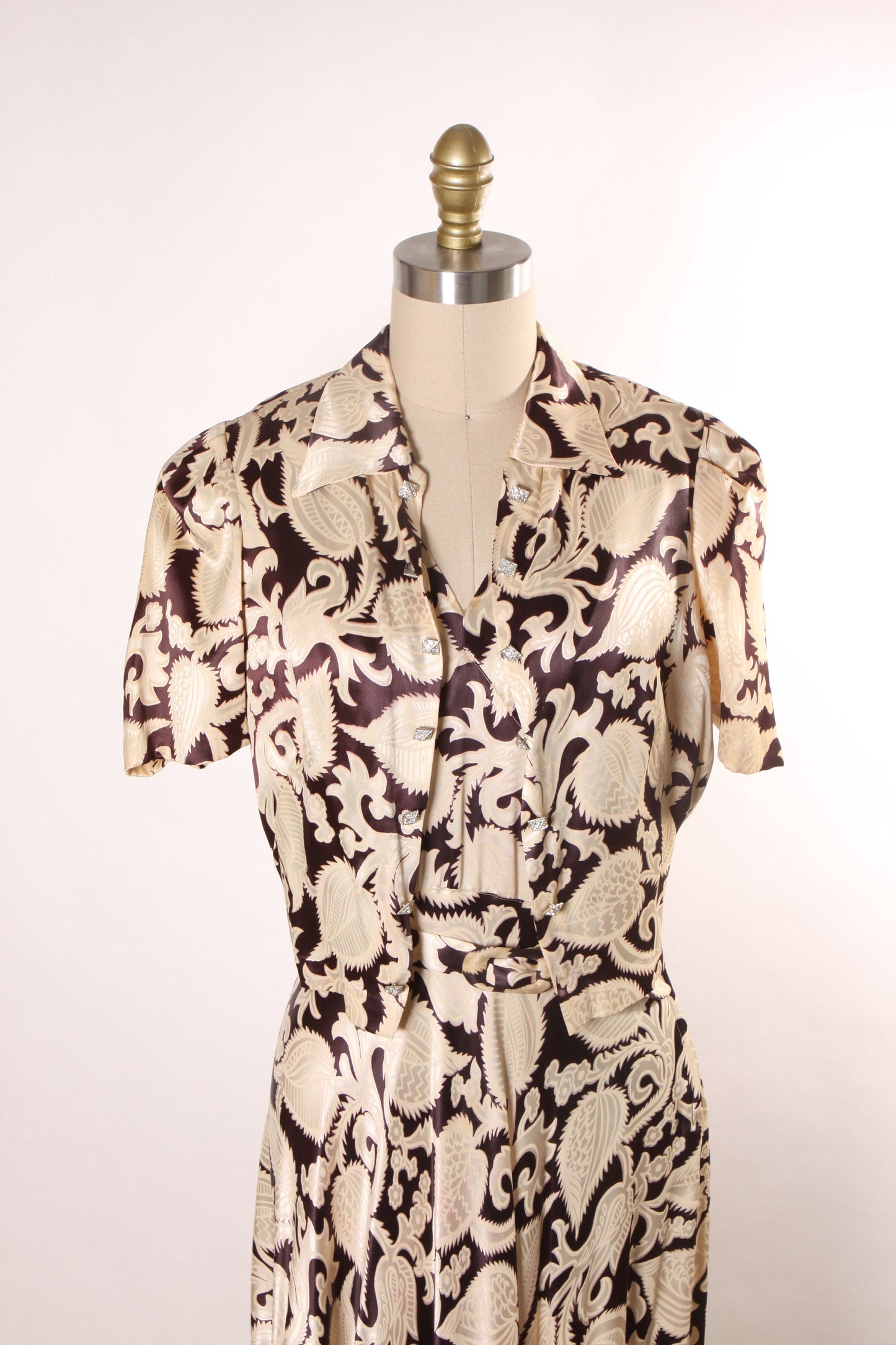 Late 1930s Early 1940s Brown and White Floral Foliage and Swirl Print Sleeveless Floor Length Formal Dress with Matching Cropped Jacket -M