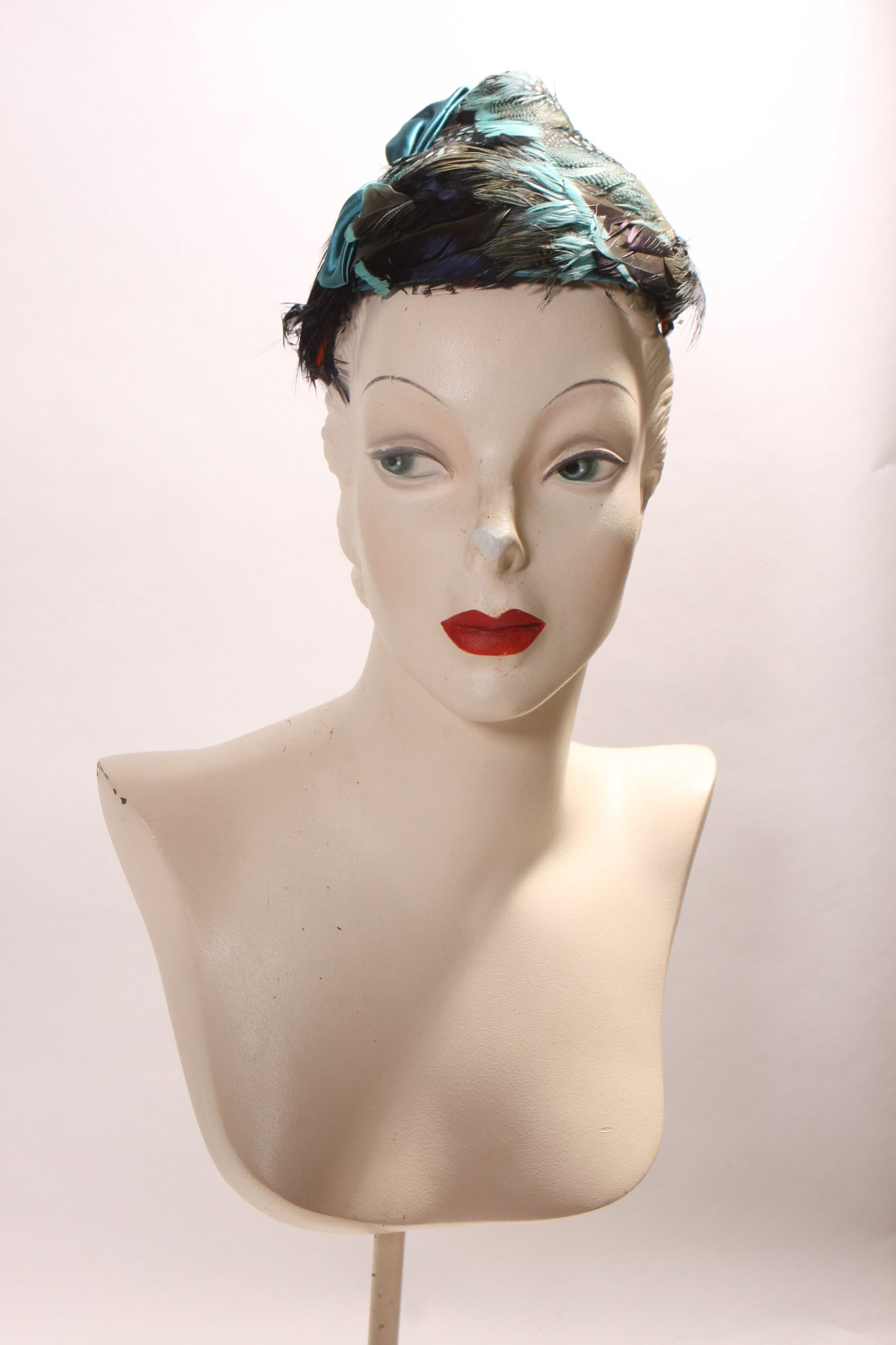 1950s 1960s Black, Blue and White Feather and Bow Detail Pointed Top Formal Hat by Chanda for Montaldo’s