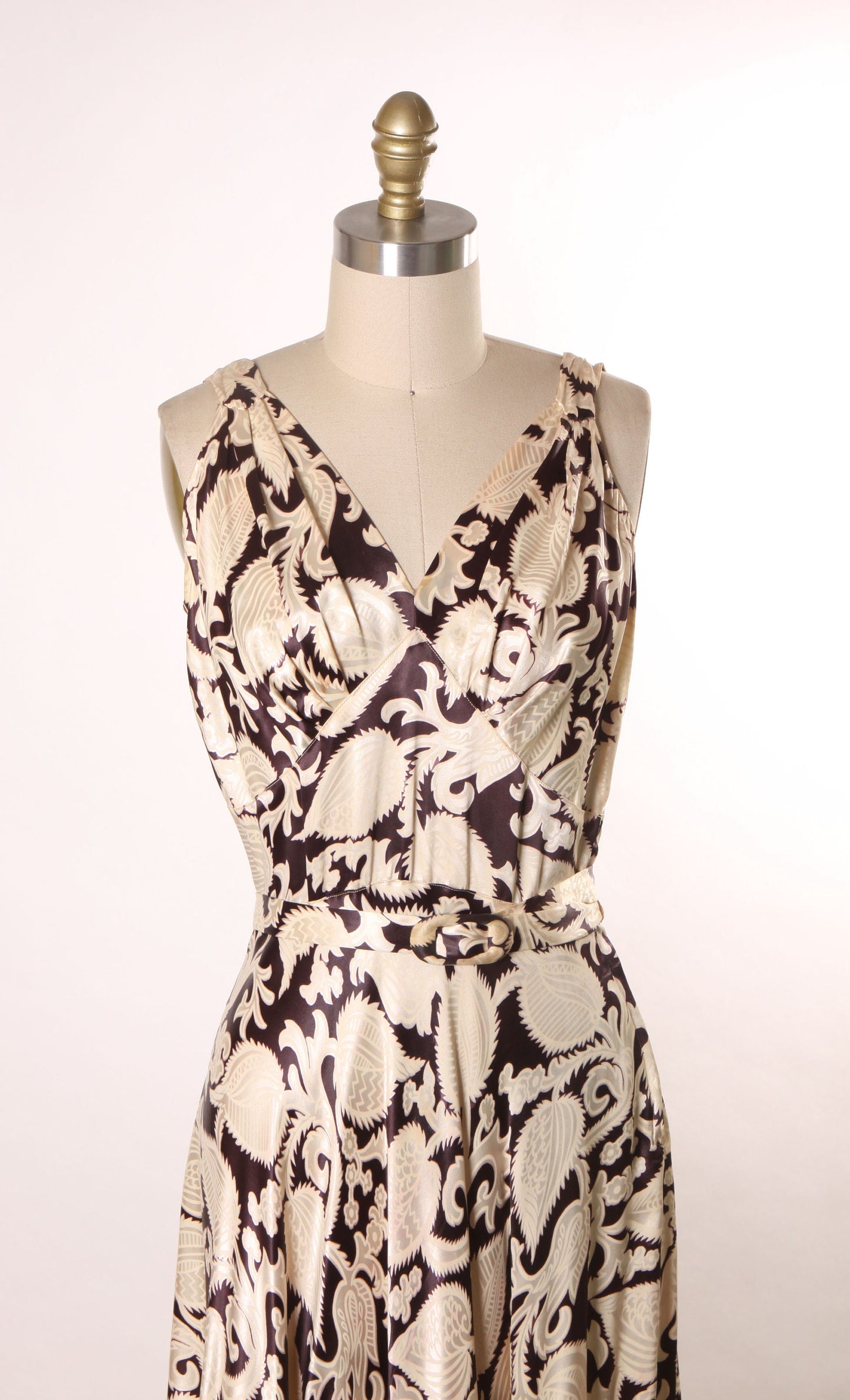 Late 1930s Early 1940s Brown and White Floral Foliage and Swirl Print Sleeveless Floor Length Formal Dress with Matching Cropped Jacket -M