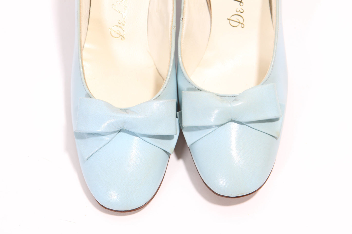 1950s Light Blue Bow Detail High Heel Pumps with Matching Top Handle Handbag Purse