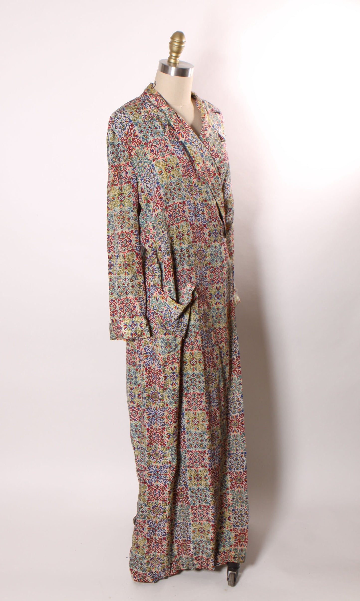 1940s Green, Red and Blue Abstract Multi-Colored Long Sleeve Silk Robe by Dorian