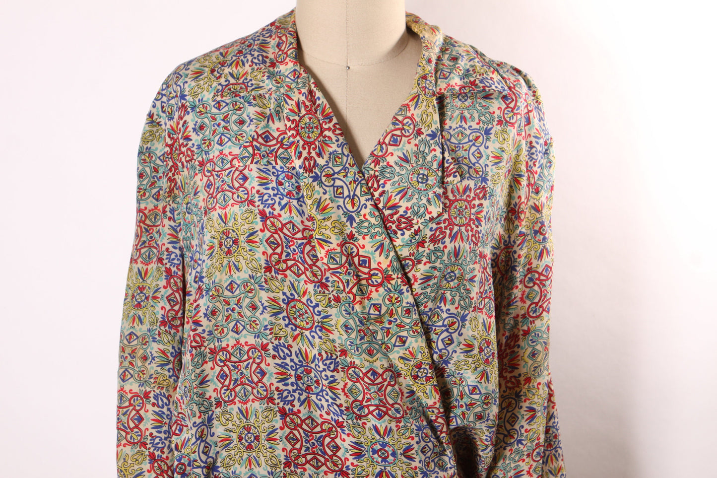 1940s Green, Red and Blue Abstract Multi-Colored Long Sleeve Silk Robe by Dorian