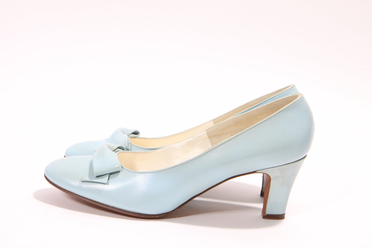 1950s Light Blue Bow Detail High Heel Pumps with Matching Top Handle Handbag Purse