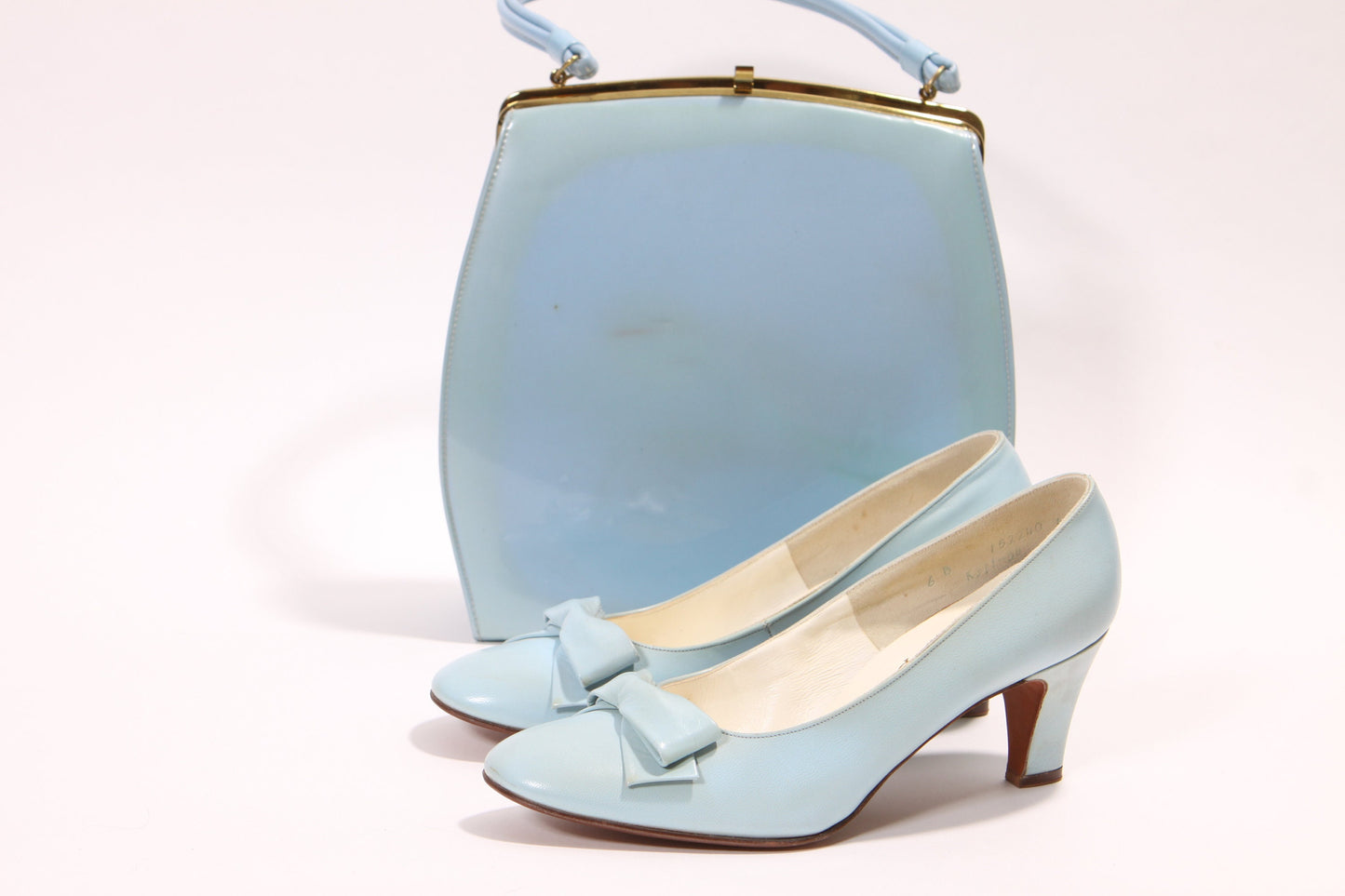 1950s Light Blue Bow Detail High Heel Pumps with Matching Top Handle Handbag Purse