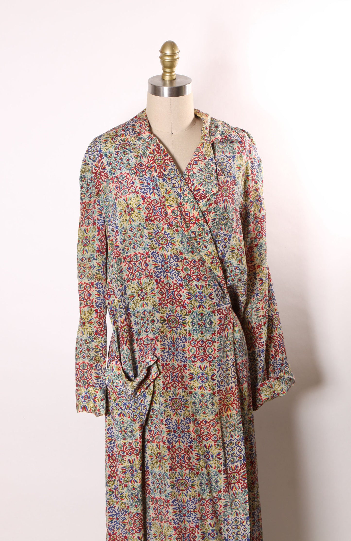 1940s Green, Red and Blue Abstract Multi-Colored Long Sleeve Silk Robe by Dorian